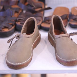 calzado/ zapatos/ botas/ sandalias/ en cuero y gamuza